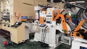 Hiwei घरेलू उपकरण मुद्रांकन 3 1-18 m/मिनट 5 टी क्षमता के लिए 1 अनकोइलर सीधे फीडर में - Product Image 5