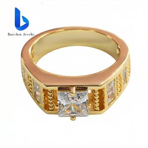 טבעת אירוסין לגבר יוקרתית מזהב מלא 18 קראט AU750 עם יהלום מעבדה VVS בחיתוך פרינסס, 4 ציפורניים, תכשיטים יוקרתיים בהתאמה אישית וסיטונאי - Product Image 2