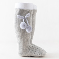 2024 automne hiver princesse longue chaussette genou haute noël bébé filles espagnol mignon tricot Pom Pom chaussettes avec nœuds