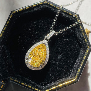 Collana con Ciondolo a Goccia per Donna, Elegante e Versatile, per Uso Quotidiano e Feste - Product Image 1