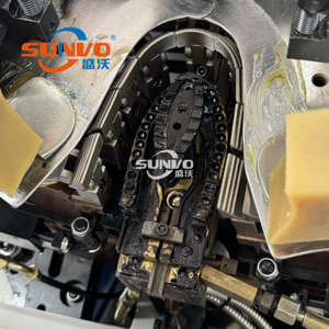 Máquina de cementación de zapatos duradera Chenfeng, 9 pinzas, control de memoria automático, pegamento PLC - Product Image 6