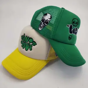 Cute Custom ricamo cappelli da camionista di alta qualità ricamato Skull Logo Mesh Snapback Gorras cappello da camionista in schiuma a 5 pannelli