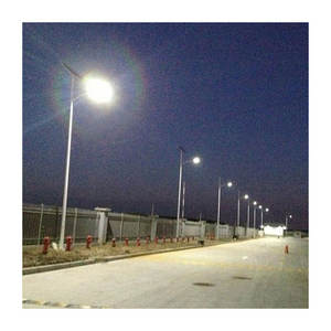 Lampe solaire LED pour éclairage public, fabricant chinois, IP65 étanche, alimentée par courant continu/alternatif/batterie, en alliage d'aluminium, éclairage extérieur pour routes - Product Image 1