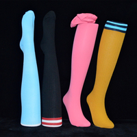 Mannequin de jambe longue et épaisse avec chaussettes magnétiques pour l'affichage de chaussettes longues et de chaussettes de sport