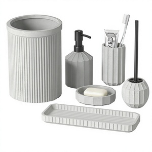 Offre Spéciale : Ensemble d'<span class=keywords><strong>accessoires</strong></span> <span class=keywords><strong>de</strong></span> <span class=keywords><strong>salle</strong></span> <span class=keywords><strong>de</strong></span> <span class=keywords><strong>bain</strong></span> en résine côtelée grise, 6 pièces – Décoration minimaliste moderne pour la maison et les produits <span class=keywords><strong>de</strong></span> <span class=keywords><strong>salle</strong></span> <span class=keywords><strong>de</strong></span> <span class=keywords><strong>bain</strong></span> - Product Image 4