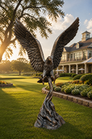 Statue d'aigle volant en bronze coulé sur mesure grandeur nature pour extérieur, grande sculpture en métal d'aigle blanc américain pour la décoration de jardin, de place publique ou de poteau de portail