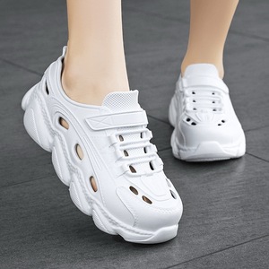 Sabots respirants et ajourés roses pour femmes Tiyo, à enfiler, à bout fermé, légers, décontractés pour l'été, avec bride en X, origine Guangdong - Product Image 3