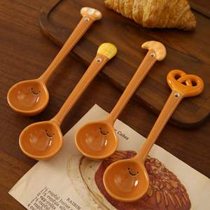 Cuillère en céramique à long manche créative et de grande valeur avec un design d'animation de dessin animé frais et mignon pour les enfants, pour le pain, le riz et le <span class=keywords><strong>petit</strong></span>-déjeuner - Product Image 4