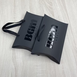 Caja de Almohada Rosa Personalizada con Logotipo para Pelucas, con Asa de Cinta de Satén, Caja de Embalaje de Papel Plegable para Extensiones de Cabello Humano y Paquetes de Cabello - Product Image 3