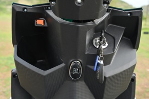 Moto haute performance 60V 2000W pour adultes, 3 vitesses, capteur numérique intelligent, vitesse 43 MPH, scooters électriques CRUISER BLUE Scoot - Product Image 4