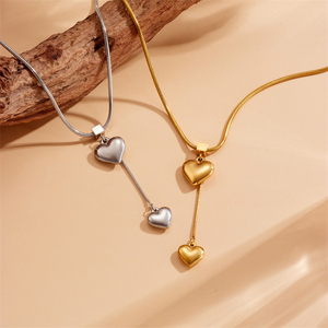 Elegante Collar Gargantilla de Cadena de Serpiente de Acero Inoxidable Bañado en Oro con Colgante de Corazón de Durazno y Borla de Corazón de Amor para Práctica Budista - Product Image 2