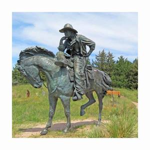 カスタムデザインの手彫り金属製馬の置物、鋳造ブロンズ真鍮製カウボーイと馬の像、家の装飾用彫刻 - Product Image 4