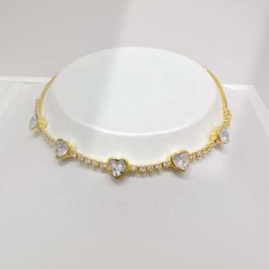 Pulsera de plata de ley S925 chapada en oro, joyería fina de lujo, minimalista, con circonitas en forma de corazón para niñas, precio al por mayor. - Product Image 1