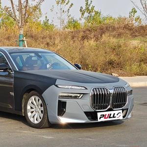 Kit carrosserie pour <span class=keywords><strong>BMW</strong></span> Série <span class=keywords><strong>7</strong></span> F02 09-15 à <span class=keywords><strong>G70</strong></span> 23-25 Sport, pas besoin de découpe, style avec pare-chocs avant et arrière, capot, garde-boue - Product Image 1
