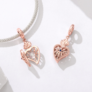 Pendentif religieux en forme de cœur plaqué or rose avec œil en saphir, cadeau unisexe - Product Image 4