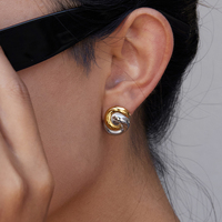 Classique Boucles d'oreilles lisses en forme de 8 en acier inoxydable plaqué or 18 carats, couleur or et argent, paire