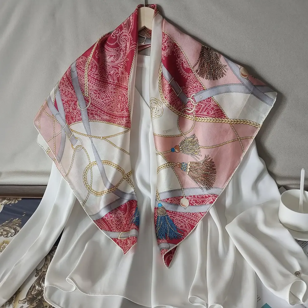 2023 Nieuwe Ontwerp 90*90 Cm Moerbei Vintage Designer Zijden Sjaal Luxe Digitale Bedrukte 100% Natuurlijke Zijden Sjaal Voor Vrouwen Stijlvol