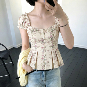 Camiseta de Verano para Mujer, Estilo Romántico y Floral, Ecológica, con Cuello Redondo y Botones, Manga Regular - Product Image 4