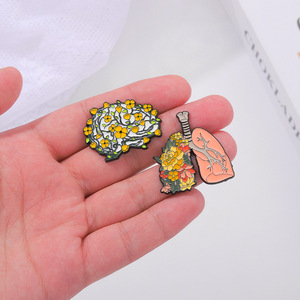 Broches <span class=keywords><strong>de</strong></span> metal esmaltados florales anatómicos personalizados al por mayor, broches <span class=keywords><strong>de</strong></span> metal con motivos <span class=keywords><strong>de</strong></span> órganos y flores, accesorio <span class=keywords><strong>de</strong></span> arte médico, en stock - Product Image 5