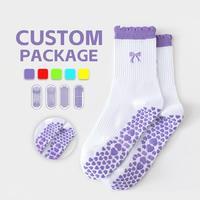 Chaussettes de Pilates d'entraînement professionnel avec logo personnalisé, antidérapantes, mi-longues, tricotées, avec broderie de cerises, pour le yoga et le sport.