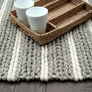 Tapis de bain rectangulaire en laine tressée rayée, style nordique minimaliste, tapis de sol absorbant à poils longs - Product Image 1