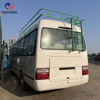 Moteur diesel LHD très demandé, d'occasion, pour bus Toyota Coaster, minibus de transport de passagers, équipé d'un porte-bagages de toit.