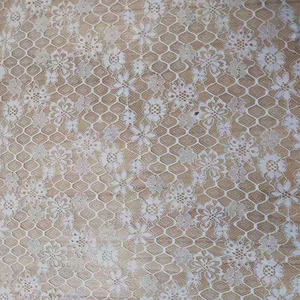 Dentelle française Chantilly blanche en gros, bord ondulé, petite dentelle florale en maille, tissu 100% polyester, léger et respirant pour mariage - Product Image 2