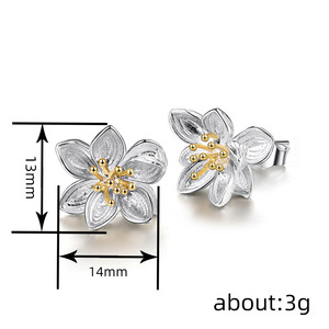 Orecchini a Perno Bicolore con Design Floreale a Camelia per Donne, Accessori per Orecchie da Indossare Quotidianamente - Product Image 5