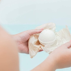 6 uds Bola <span class=keywords><strong>de</strong></span> sales <span class=keywords><strong>de</strong></span> colores SPA hidratante OEM Etiqueta Privada bomba <span class=keywords><strong>de</strong></span> <span class=keywords><strong>bañera</strong></span> con caja <span class=keywords><strong>de</strong></span> regalo bombas <span class=keywords><strong>de</strong></span> baño <span class=keywords><strong>para</strong></span> limpieza Personal - Product Image 3