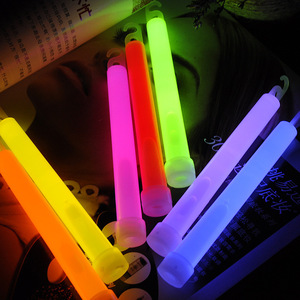 Bâtons lumineux de 6 pouces, bâtons lumineux d'extérieur, bâtons lumineux à une seule couleur, grands bâtons lumineux pour encourager, vente en gros - Product Image 2