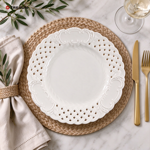 Assiettes en céramique blanches vintage en gros, à motif ajouré en dentelle, rondes en porcelaine, pour service de table de mariage - Product Image 1