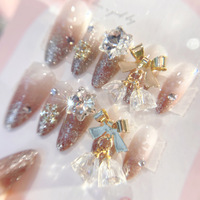 Ongles Press-on 3D de Haute Qualité avec Breloques et Diamants Scintillants – Ongles Press-on de Luxe Amande Moyenne – Vente en Gros