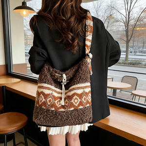 Nuevo Bolso de Mujer de Felpa de Gran Capacidad, Moda Otoño Invierno, Minimalista, Versátil, de un Solo Hombro, Estilo Coreano Retro - Product Image 4