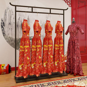 Présentoir de vêtements Hanfu et Qipao de style Art Déco en métal doré multifonctionnel pour studio photo - Product Image 1