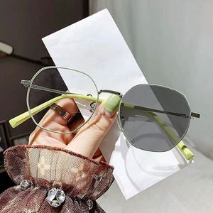 Gafas de Miopía con Marco de Aleación Poligonal para Hombre y Mujer, Moda 2025, Anti Luz Azul, Fotocromáticas - Product Image 1