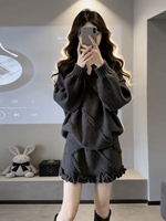 Ensemble pull en tricot à col en V confortable et jupe à volants - Coupe ample et douce, tenue chic automne-hiver pour femme