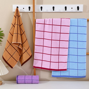 Toallas de regalo de algodón puro de 35x90 cm con diseño a cuadros, rectangulares, absorbentes, para uso en el hogar y en supermercados. - Product Image 2