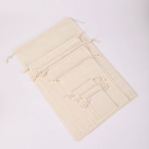 Sac cadeau en tissu de coton avec cordon de serrage 10*12cm pour accessoires de bain et rangement domestique - Product Image 1