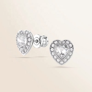 Pendientes de Cristal con Forma de Corazón y Diamantes Brillantes de Marca de Diseñador Famoso de Moda, Estilo Ariana Grande - Product Image 3