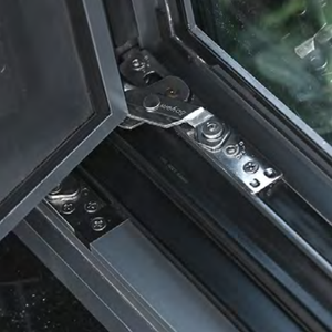 ม่านบานเกล็ดอลูมิเนียมแบบเปิดโล่งพร้อมที่จับล็อคดีไซน์แบบยุโรปสำหรับหน้าต่างบานออกทันสมัย - Product Image 6