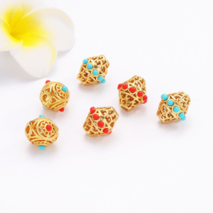 Perles intercalaires rondes creuses en turquoise incrustées d'or traditionnel pour la fabrication de bijoux DIY - Product Image 4