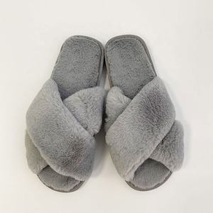 Hermosas zapatillas de felpa con correa cruzada de piel sintética para mujer, cálidas y resistentes para interiores y exteriores Zapatillas de casa, venta al por mayor - Product Image 6