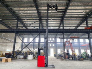EverLIFT - Carretilla Elevadora Eléctrica de Doble Alcance de 1500 kg y 2 t, con Desplazador Lateral de 2400 mm para Almacenes con Pasillos Estrechos - Product Image 4