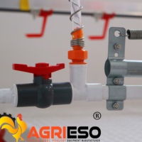 Conception personnalisée de poulailler avec système d'abreuvement automatique et régulateur de pompe doseuse Dosatron français pour filtre à eau