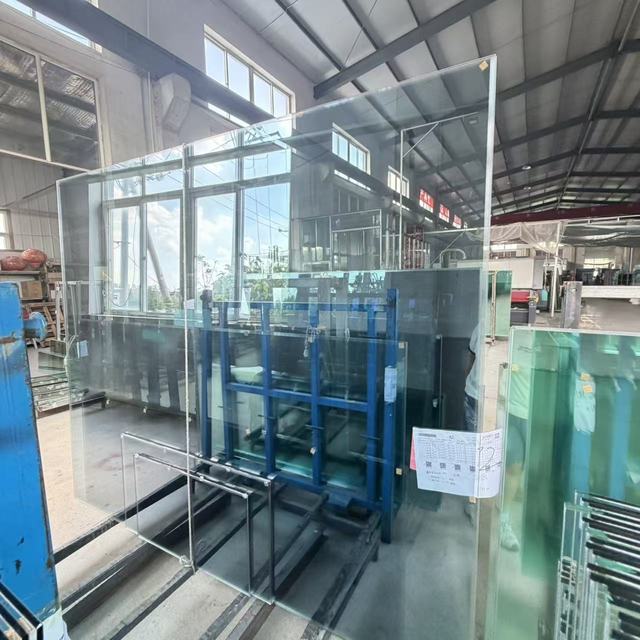 Multi-shade Dark Grey Tinted Anti-glare Privacy High-strength Tempered Glass Eco-Friendly 5 Year Warranty Modern Design