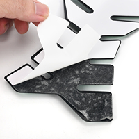Étiquette en caoutchouc prête à être expédiée, autocollant en PVC souple 3D en stock pour sacs, patch de marquage à livraison rapide pour articles promotionnels et détaillants