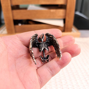 Colgante de calavera con alas, colgante temático de acero inoxidable para hombre, collar, regalo SP1111 - Product Image 1