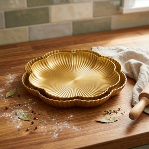 Assiette décorative en métal doré en forme de fleur, style glamour poli, vaisselle de fête - Product Image 4