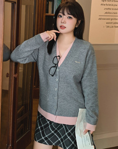 Automne hiver soie tricoté Cardigan pour femmes personnalisé grande taille col en v pull ample veste avant décontracté faux deux pièces conception - Product Image 3