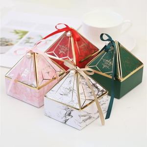 กล่องใส่เค้กและขนมหวานขนาดเล็กพิมพ์ลายหรูหรากล่องของขวัญของขวัญงานแต่งงานกล่องขนมฟอยล์สีทองแบบกำหนดเองด้วยริบบิ้น - Product Image 1